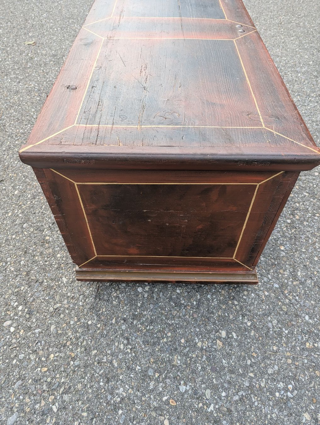 Truhen: Bemalte Holztruhe – Gebraucht aus Lüsslingen von Famshop 3
