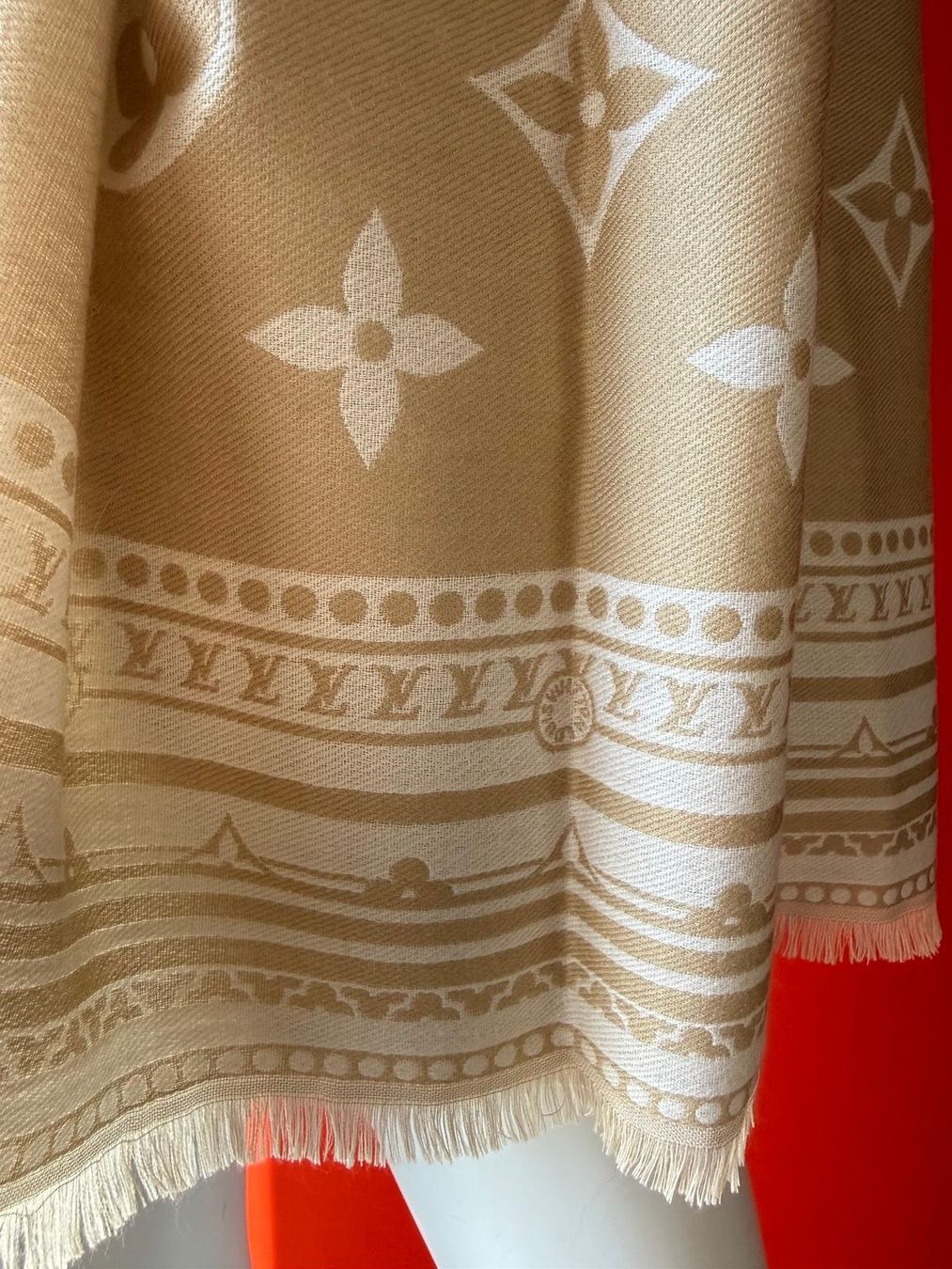 Louis Vuitton Foulard & Sciarpe: Louis Vuitton Schal, Amazingram, Wendeschal – Usato da Oberarth venduto da SSS. 4