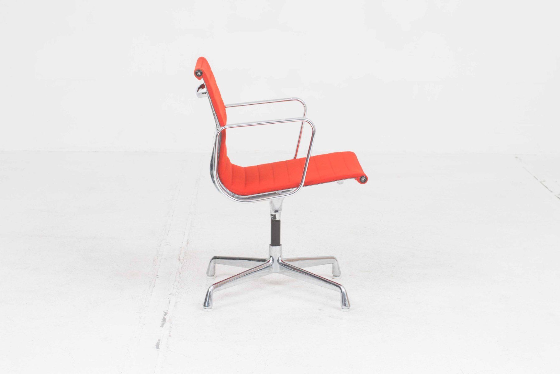 Vitra Sedie: Vitra EA 108 Bürostuhl von Eames in rotem Hopsak – Usato da Zürich venduto da STUZH38 2