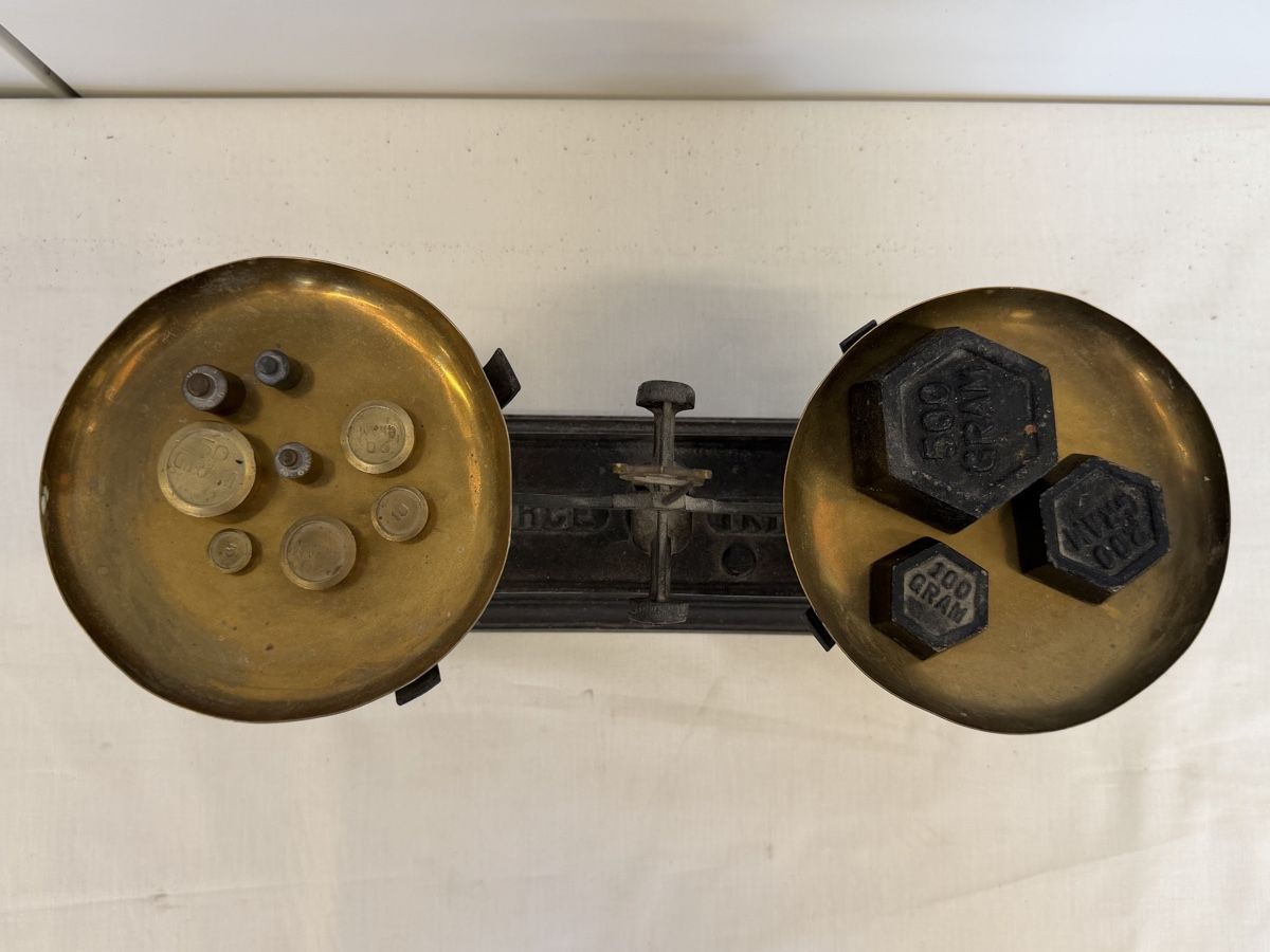 Bilance e pesi: Balance de laboratoire ancienne avec poids – Usato da montreux venduto da Always-Good 4