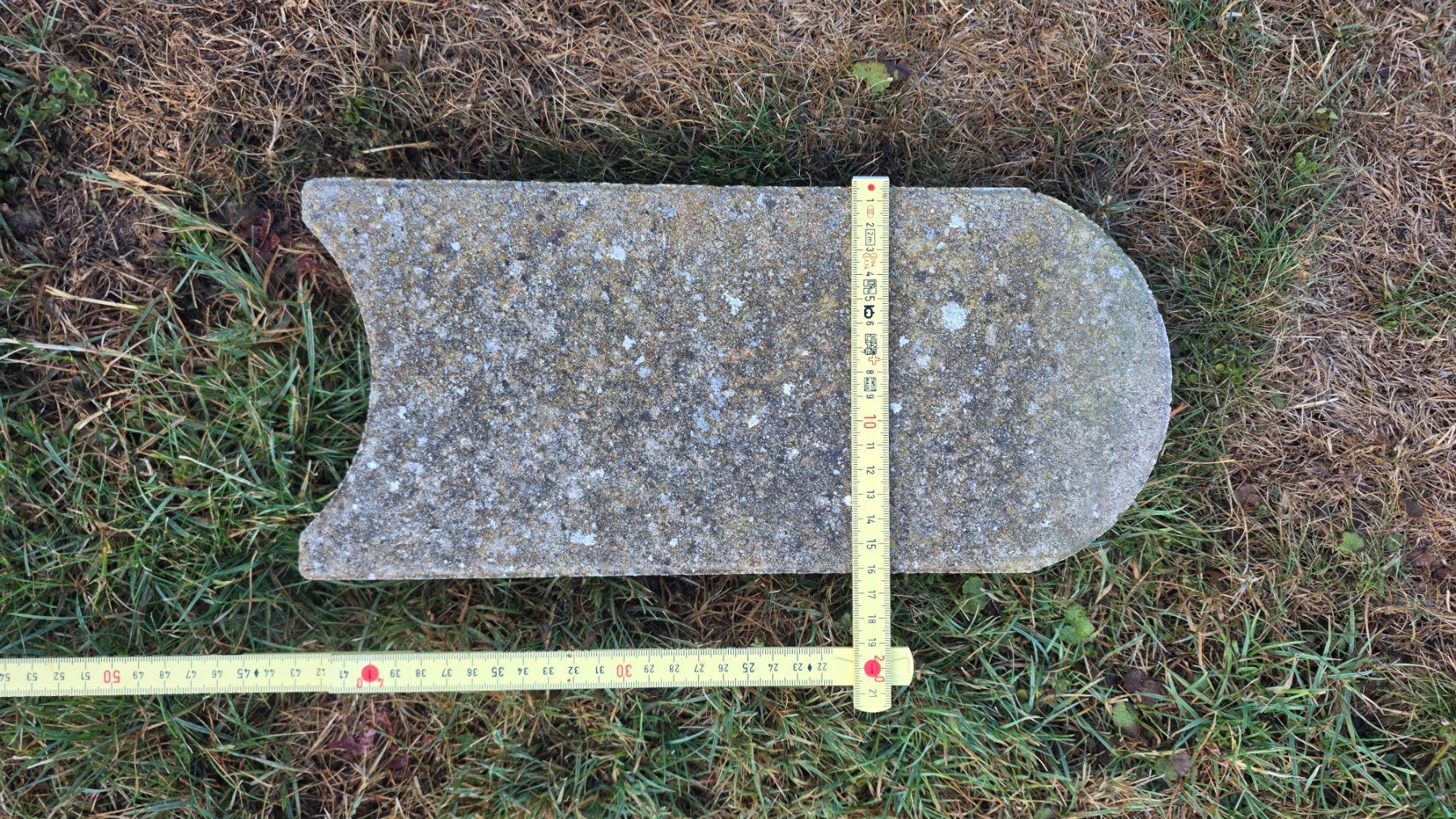 Steine & Dachziegeln: Ca 40 Stk Pflasterstein grau ca 379x160x45mm abgerundet – Gebraucht aus Schongau von 9362markus