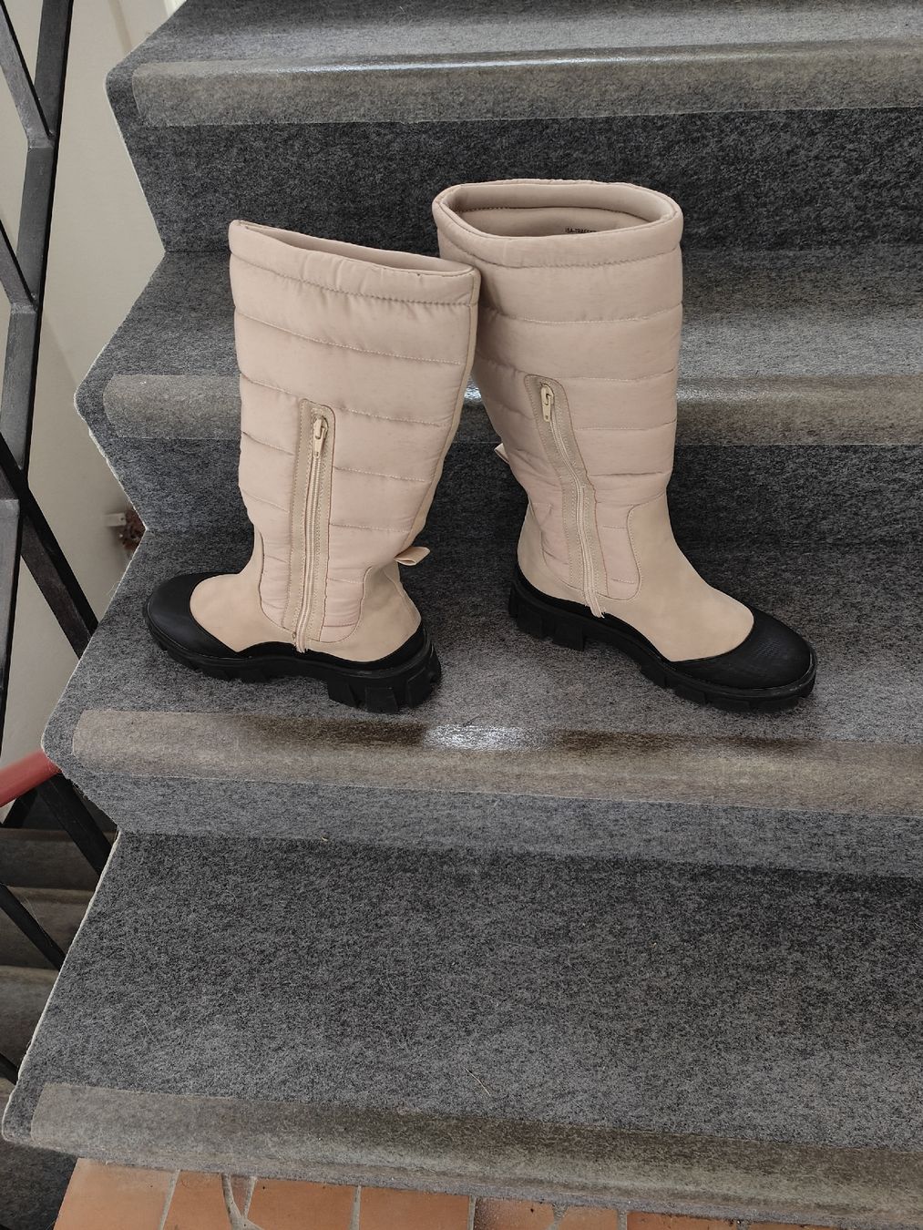 Scarpe da donna: Winterstiefel 3 x getragen – Nuovo (secondo la descrizione) da Adelboden venduto da Markusandra
