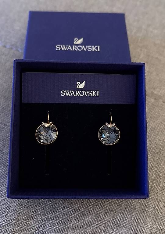Swarovski Orecchini pendenti & Orecchini a lobo: Swarovski Ohrenringe / Ohrstecker – Nuovo (secondo la descrizione) da Weinfelden venduto da martiini1.0