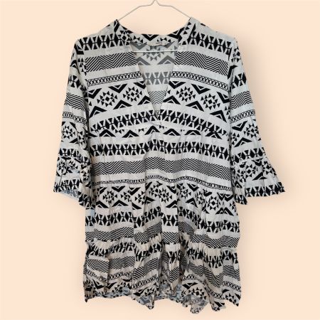 Schwarzweisses Sommerkleid von ONLY im Ethnomuster