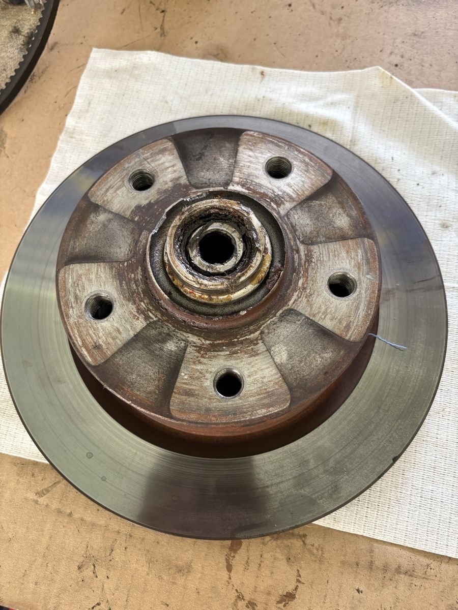 Tutti pezzi di ricambio auto: Vw käfer, typ 3 bremsscheiben LK 5 x 130 – Usato da Grenchen venduto da typ4