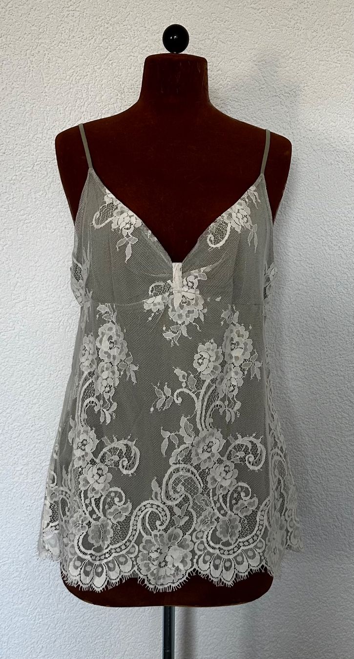 Benetton Top: Benetton Spitzentop ca Gr 36-38 – Usato da Ipsach venduto da Lary_Sommer