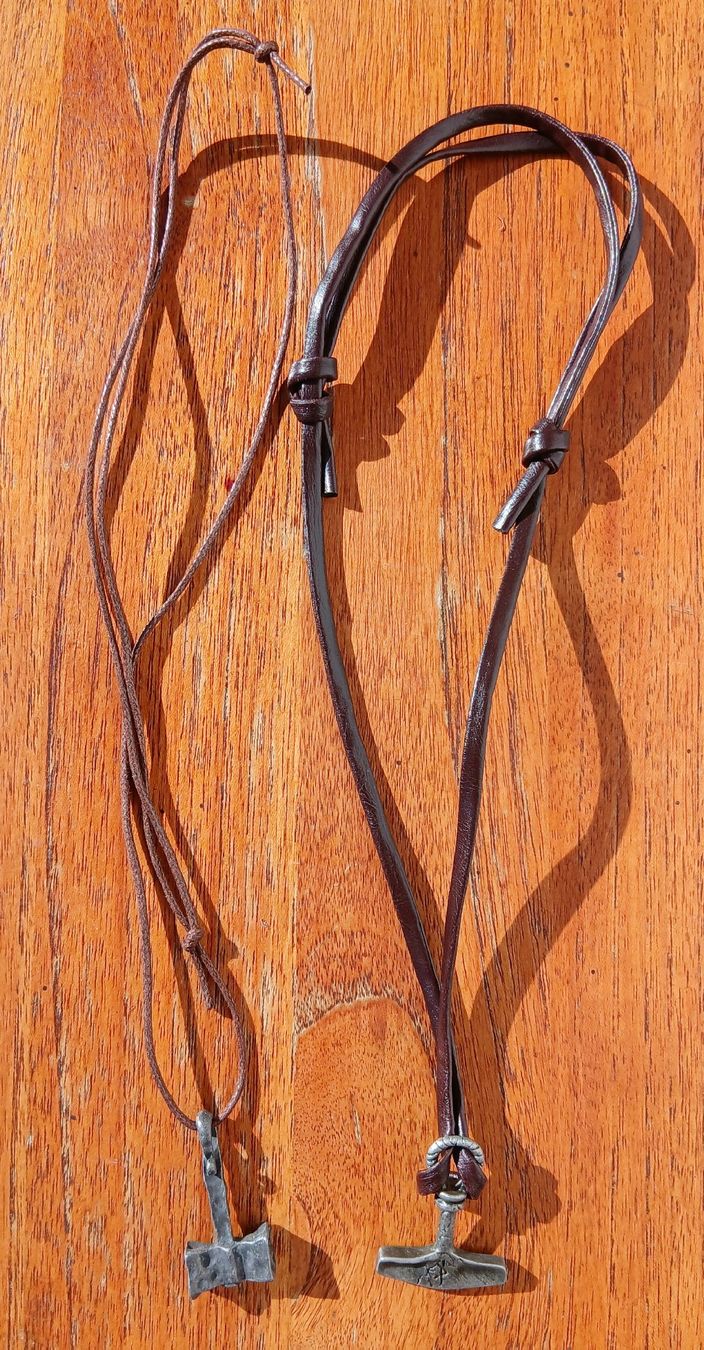 Catenine: Deux colliers pendentifs marteau de Thor - Mjöllnir – Nuovo (secondo la descrizione) da Sciernes-d'Albeuve venduto da Dojo004 2