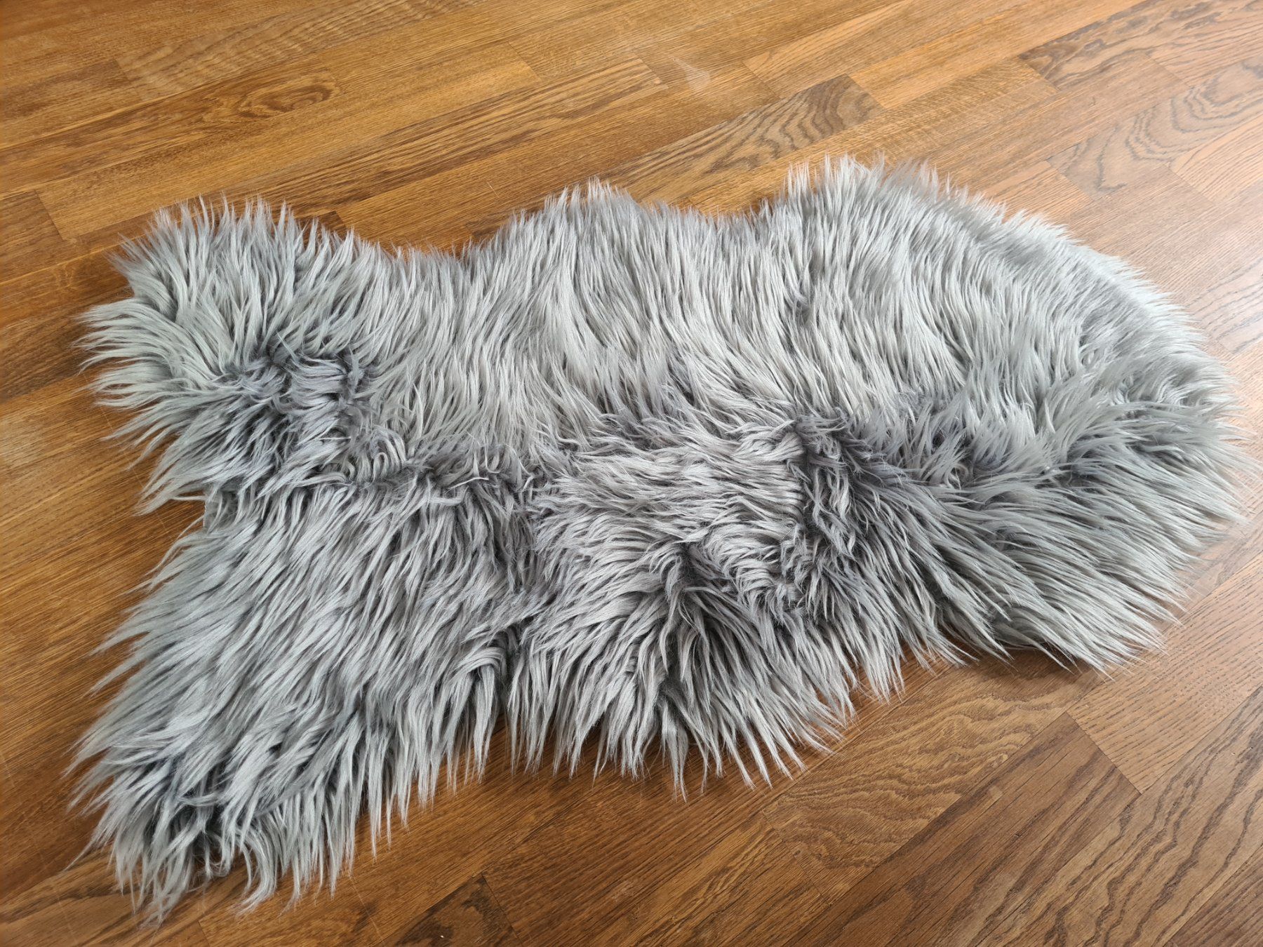 Teppiche: NEW fake fur 50x80cm grey – Neu (gemäss Beschreibung) aus Zürich von monadiederich