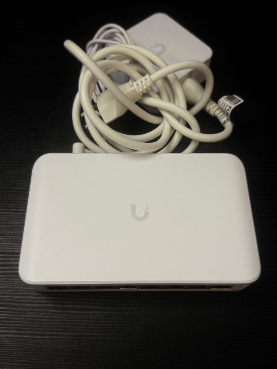 Ubiquiti Hub & Switch: Unifi Switch Lite 8 POE Neuwertig – Nuovo (secondo la descrizione) da Wolhusen venduto da technicsII 2