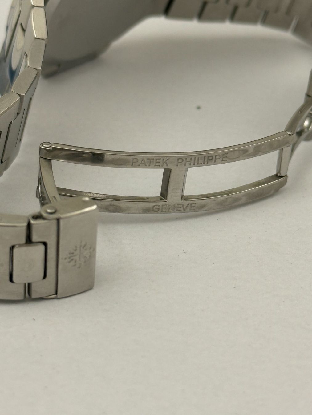 Patek Philippe Orologi: Patek Philippe Nautilus 3700 – Usato da Erlenbach ZH venduto da iLuxury 3