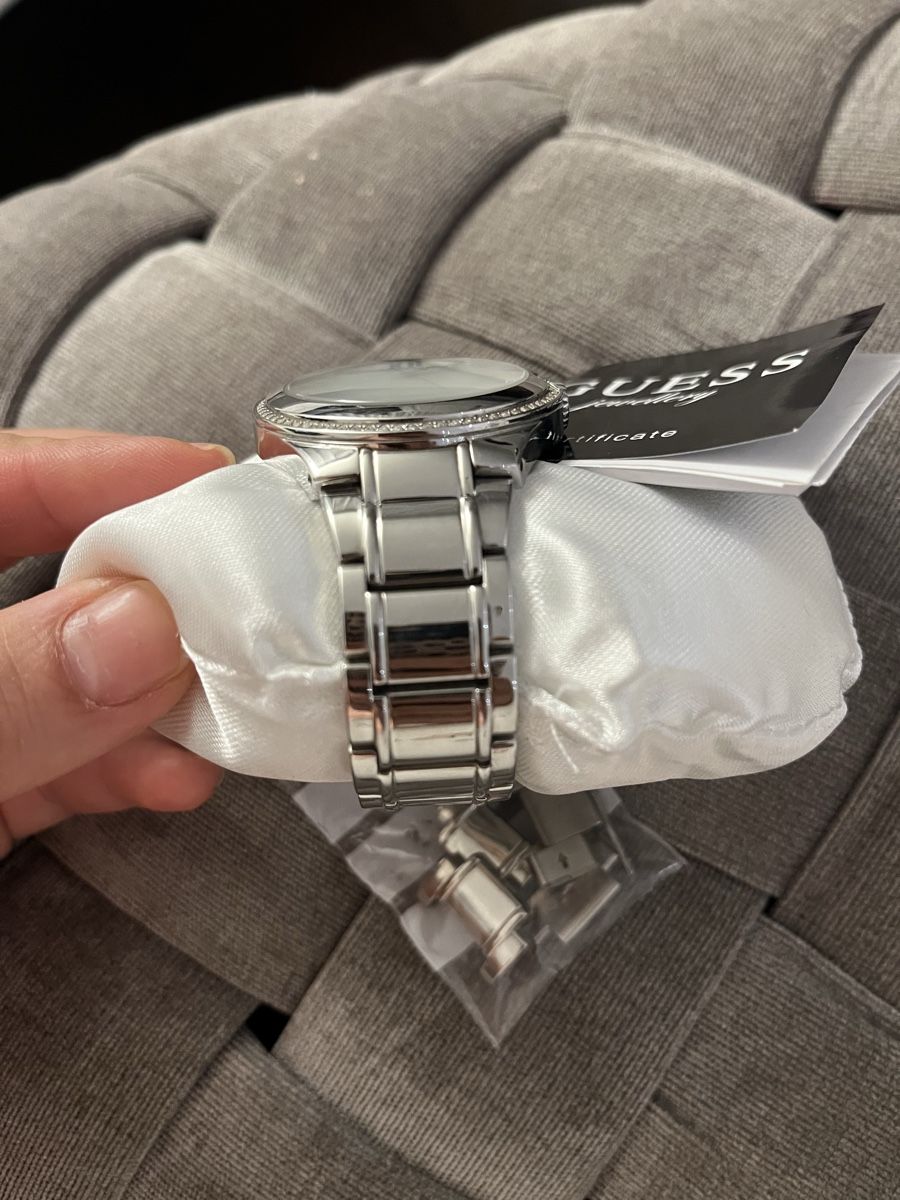 Guess Orologi: Guess Uhr silber mit Zifferblatt Perlmut – Usato da Hinwil venduto da dire07 1