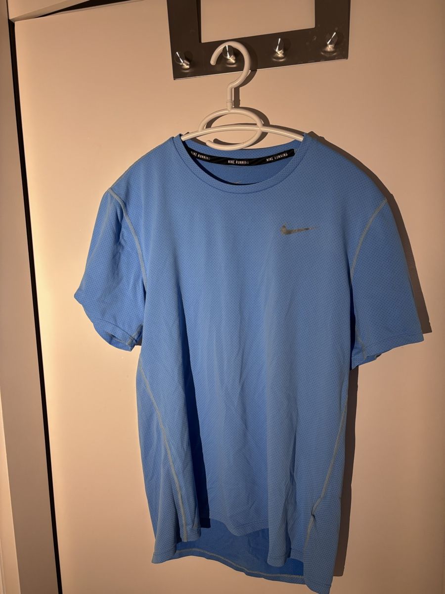 Nike T-shirt: Nike Running T-Shirt – Usato da Jona venduto da yan_sg85