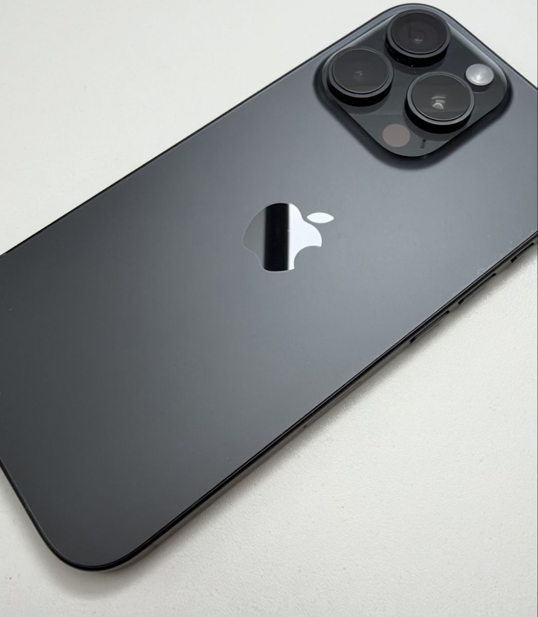 Apple Telefoni cellulari / Smartphones: iPhone 16 Pro 256GB Black – Usato da Neuchâtel venduto da jul_vg5m 2