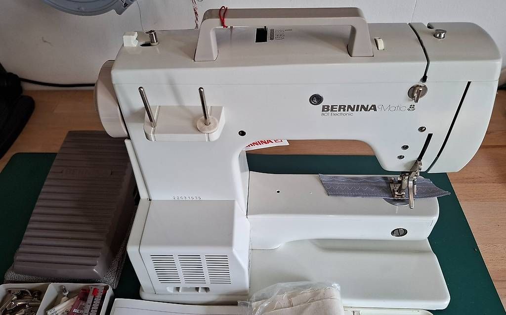 Bernina Macchine da cucire: BERNINA 801/ Jubiläumsmodell – Usato da Grub SG venduto da mar_2yfd 1