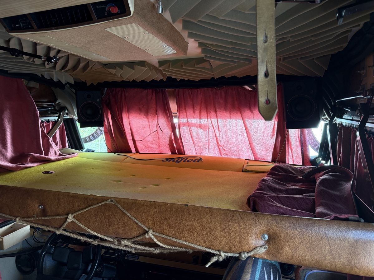 Betten: Letto basculante per camper  – Gebraucht aus Camorino von CamperCommunity