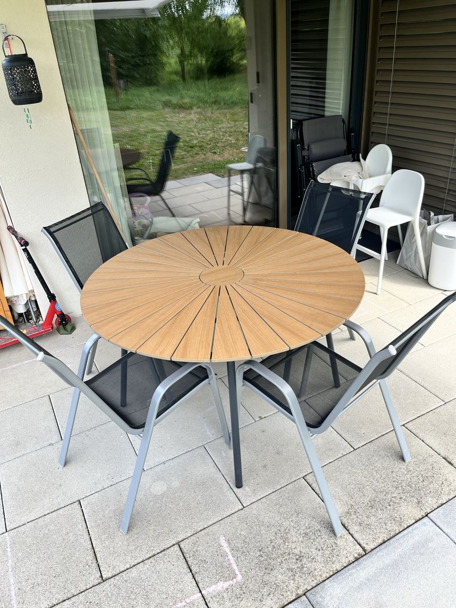 Set de table et chaises: Gartentisch inkl Stühle – D'occasion à Uetikon am See par Kfuture