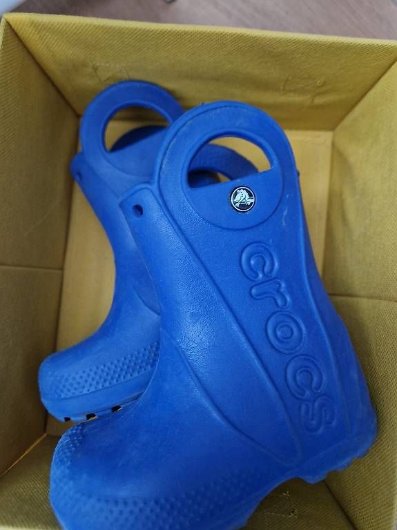 Chaussures garçon: Crocs C7 size 23-24  – D'occasion à Herrliberg par HaC406