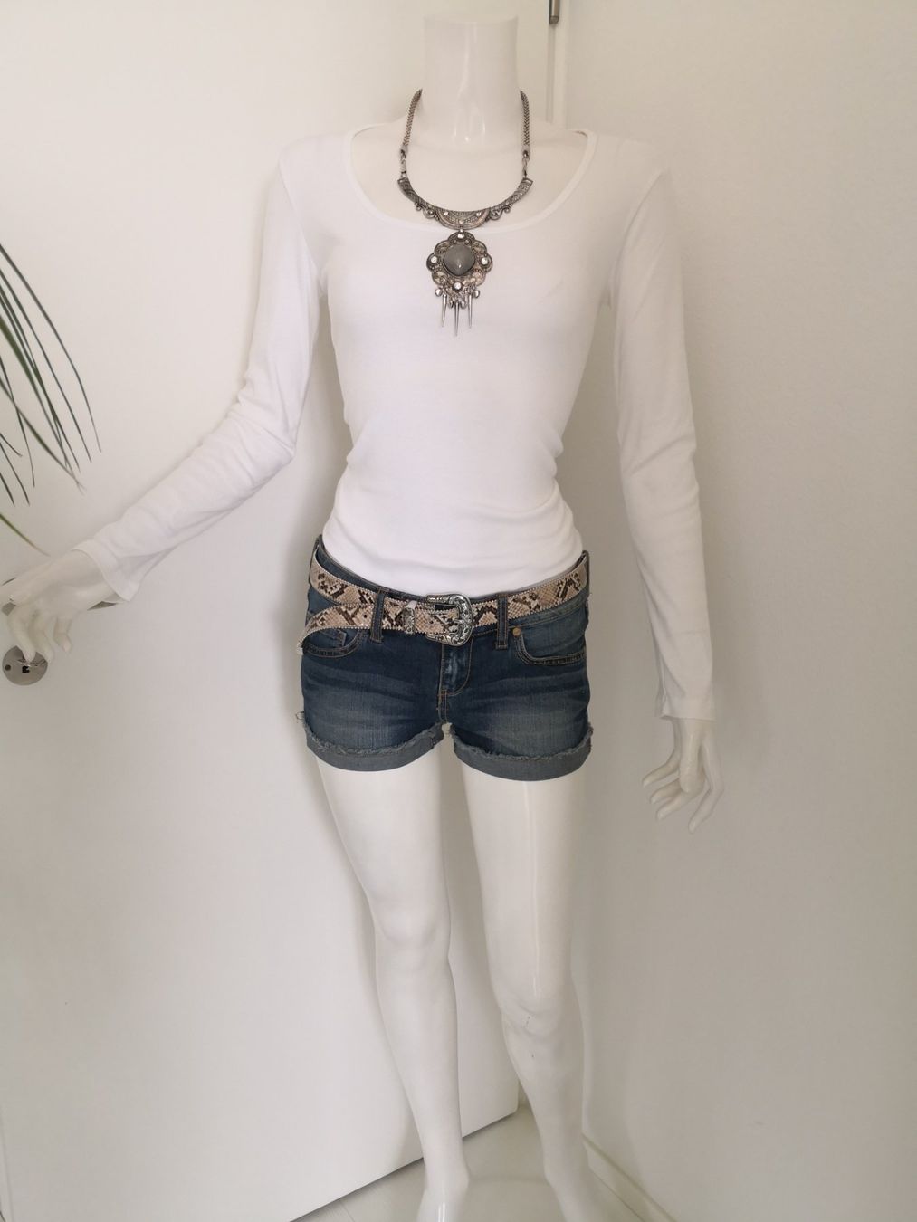 Mango T-Shirts: 🤩MANGO LANGARM T-SHIRT WEISS – Gebraucht aus Olten von Naja-Twins-Twins 3