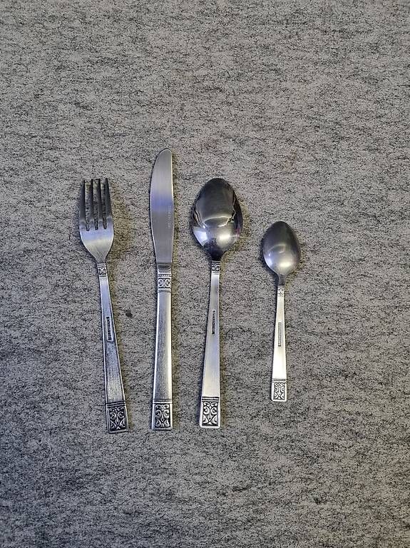 Set di posate: Besteck Set Messer Löffel Gabel – Usato da Oberentfelden venduto da Creapoint 1
