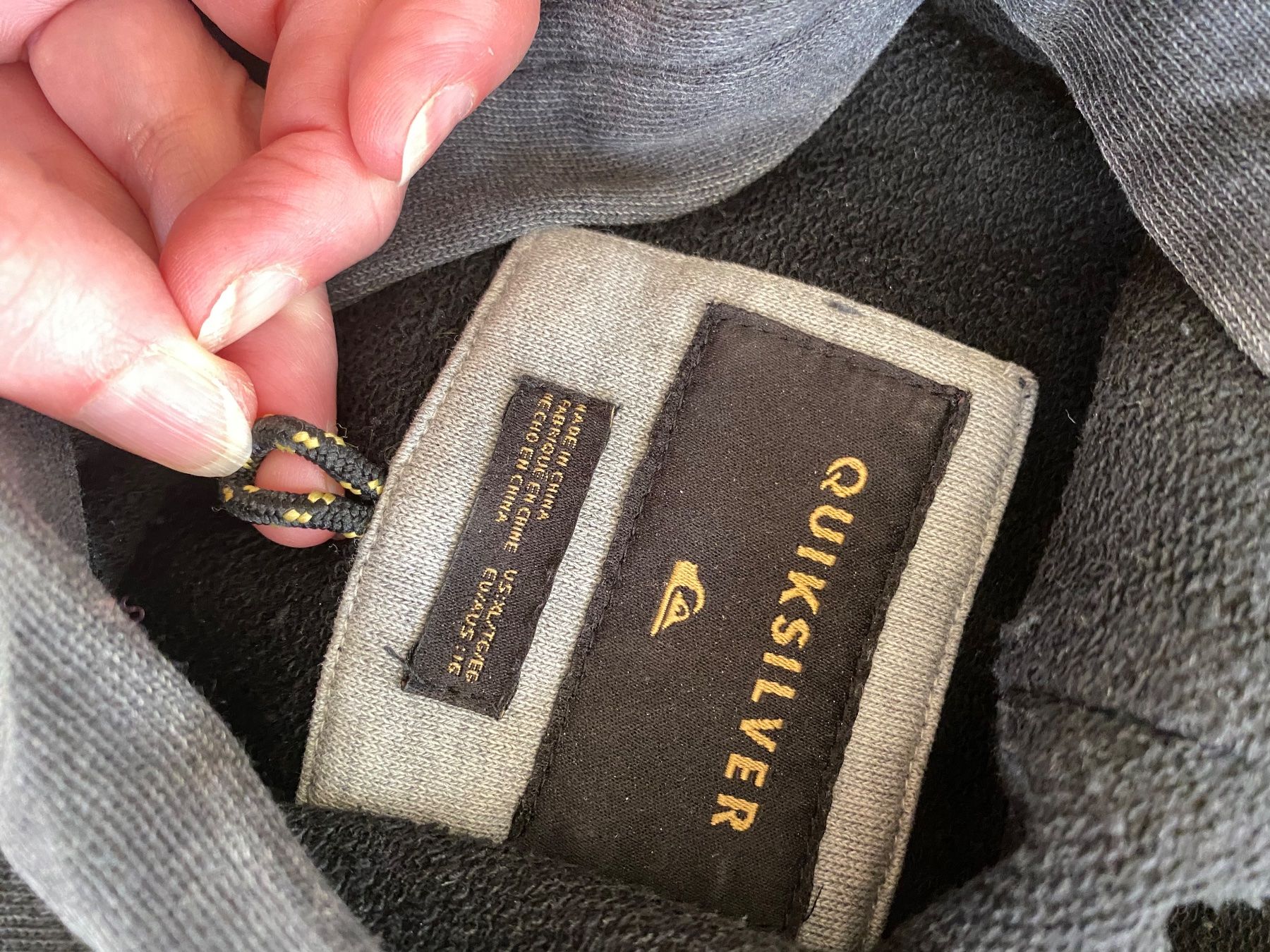 Quiksilver Pullover & Sweatshirts: Sweater Quiksilver 16 ans gris – Gebraucht aus Küssnacht am Rigi von CALIFRASQUI 4