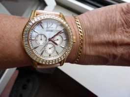 GUESS DAMENUHR CHRONO PERLMUTT GOLD - LEDERARMBAND - NEU OV