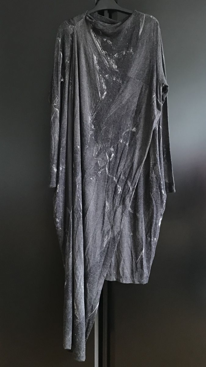 Kleider: Robe OZAI N KU, taille S, viscose, grise anthracite – Neu und originalverpackt aus Morges von sandy069