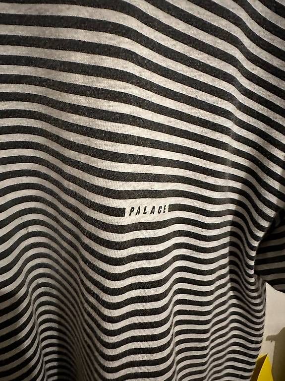 T-shirts: Palace T-Shirt – D'occasion à Binningen par Ramon_01 2