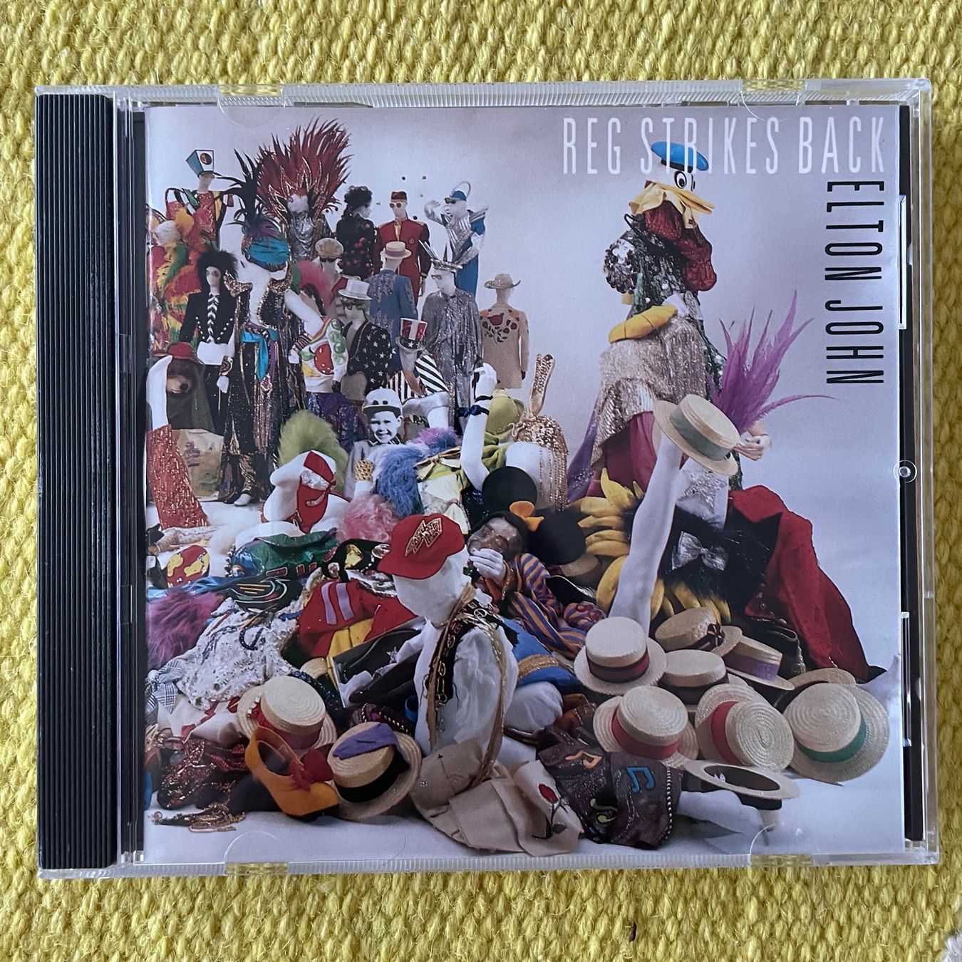 CD: ELTON JOHN-REG STRIKES BACK – Usato da Rorschacherberg venduto da CD-Roli