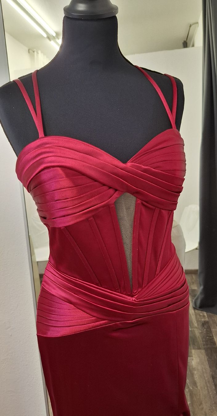 Robes: Abendkleid rot  – Neuf (Voir description) à Uster par VMT. 1