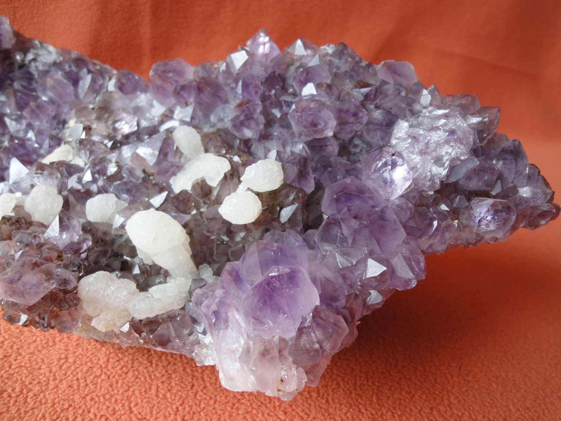 Mineralien & Heilsteine: Amethyst-Stufe mit Einschüssen – Gebraucht aus Chur von omonia 8