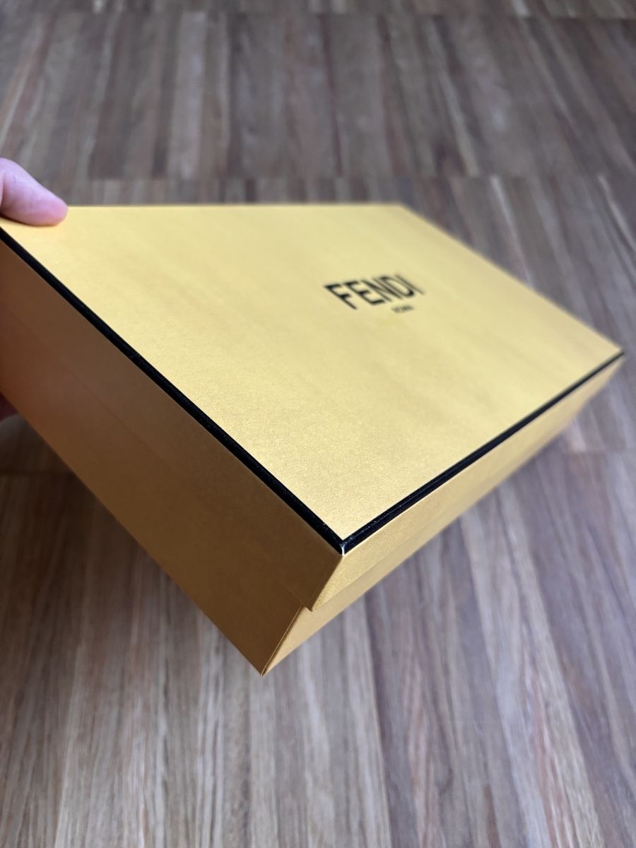 Kleiderpakete: Fendi Box. Neu! – Neu (gemäss Beschreibung) aus Luzern von lor_x8hx 2