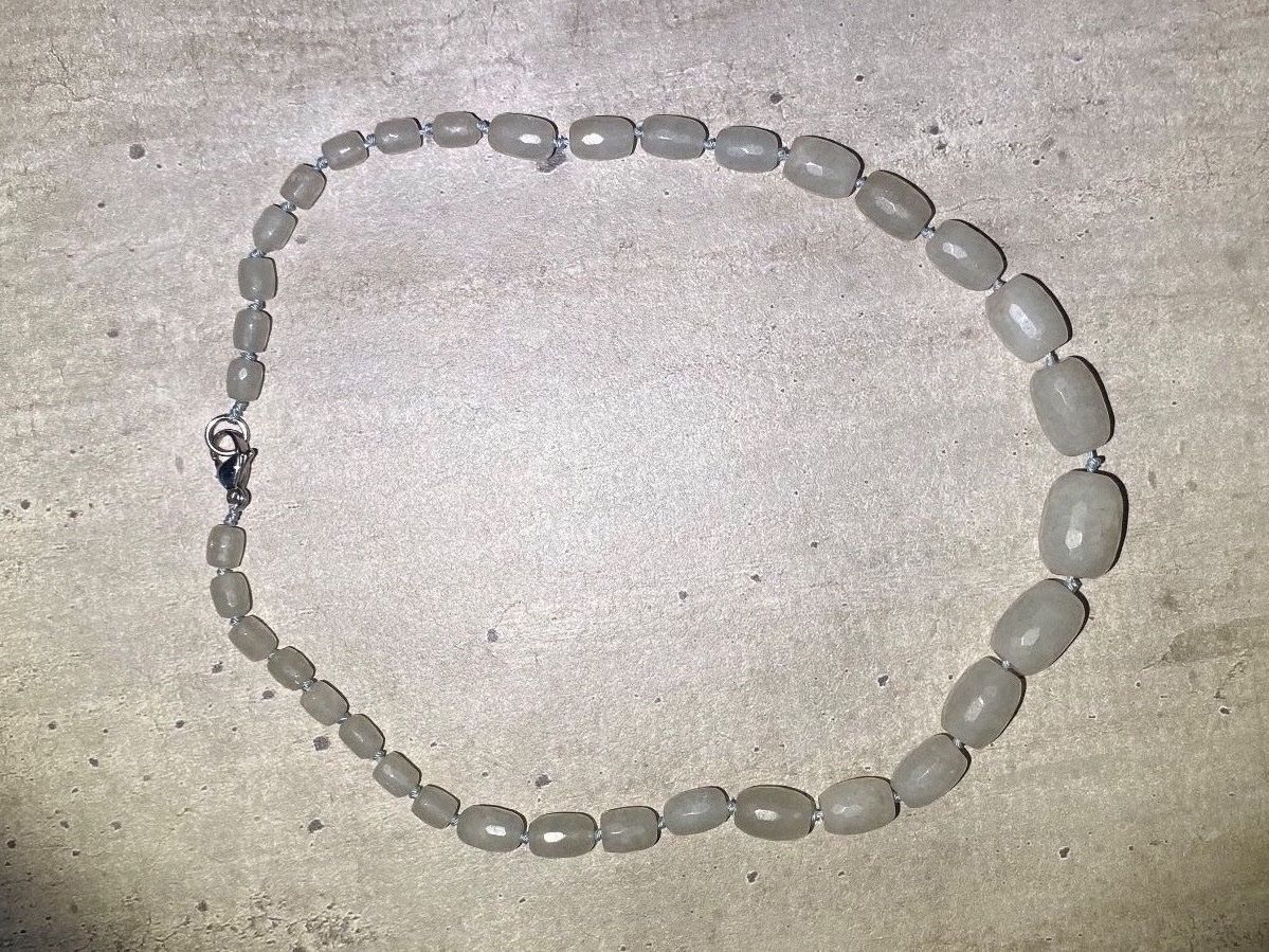 Catenine: weisse Jade - natürlich - Edelstein Halskette – Nuovo e nell'imballaggio originale da Laax GR venduto da krippenfiguren-laax