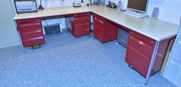Lista Büro Schreib Ecktisch; rot, grau-weiss