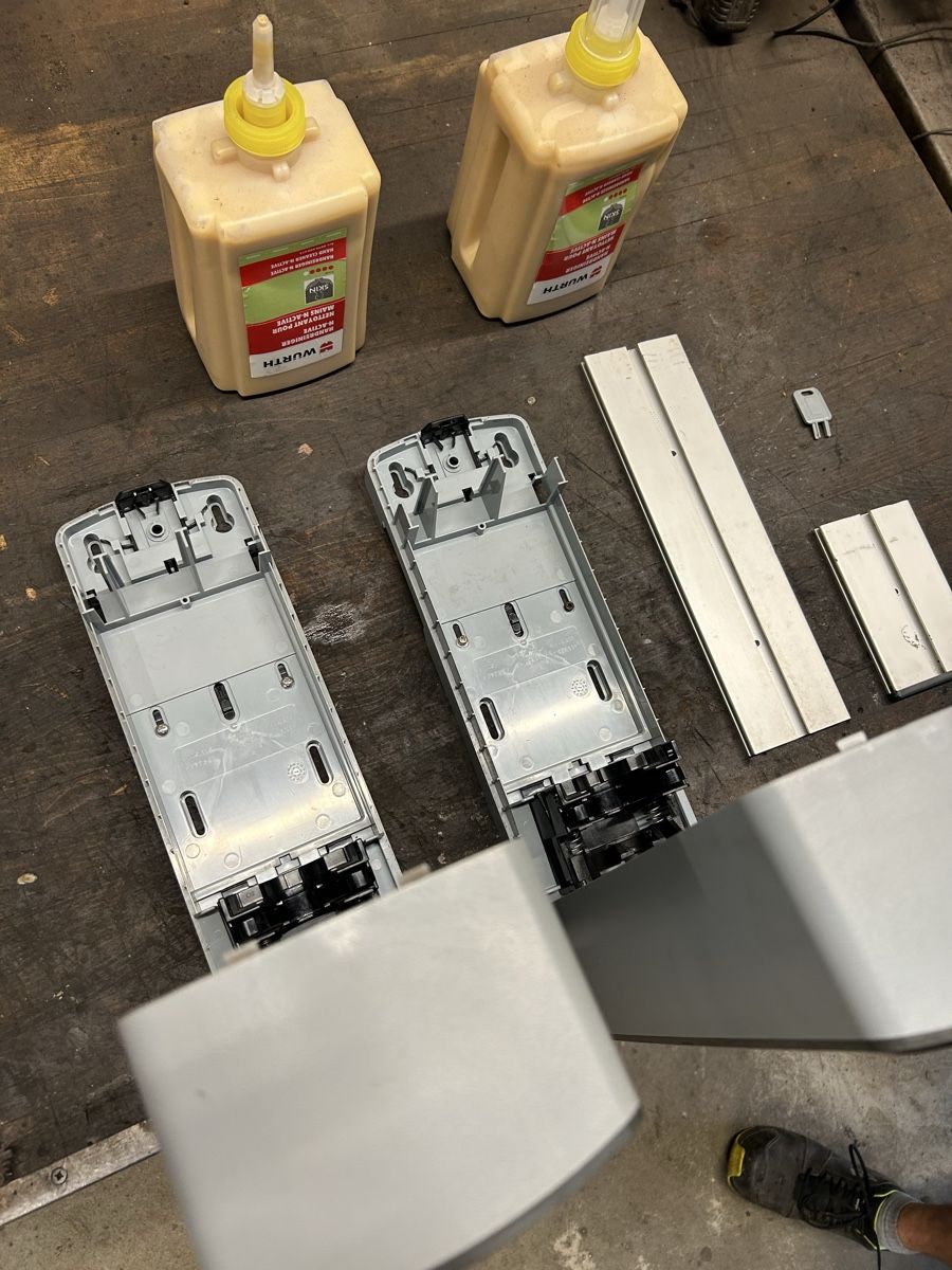 Portasapone: Garage Würth Seifenspender – Usato da Gampelen venduto da ste_r6hj 2
