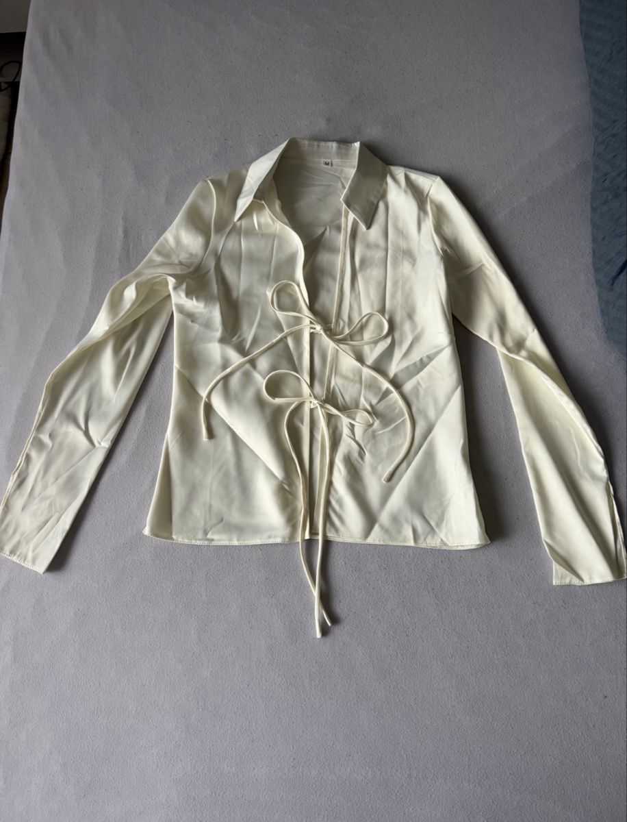 Blusen: Satin Wickelbluse Weiss – Neu (gemäss Beschreibung) aus Oftringen von soraia.i 1