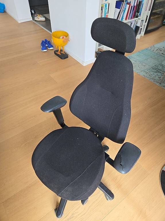 Chaises: Chaise réglable médicale – D'occasion à Neuchâtel par Cobra44