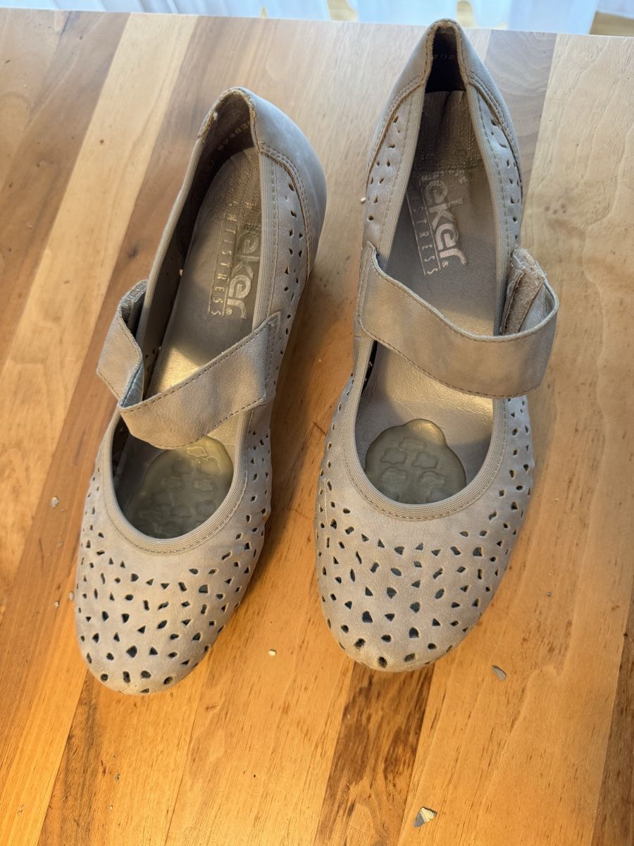 Rieker Chaussures femmes: Rieker Schuhe Beige, Gr. 38 – D'occasion à Zürich par oase69