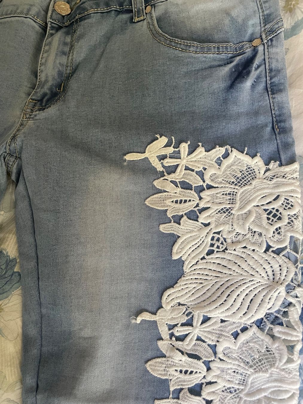 Jeans: Damenjeans mit Spitze,neu Gr. 44 – Nuovo (secondo la descrizione) da Hünibach venduto da Falken83 1