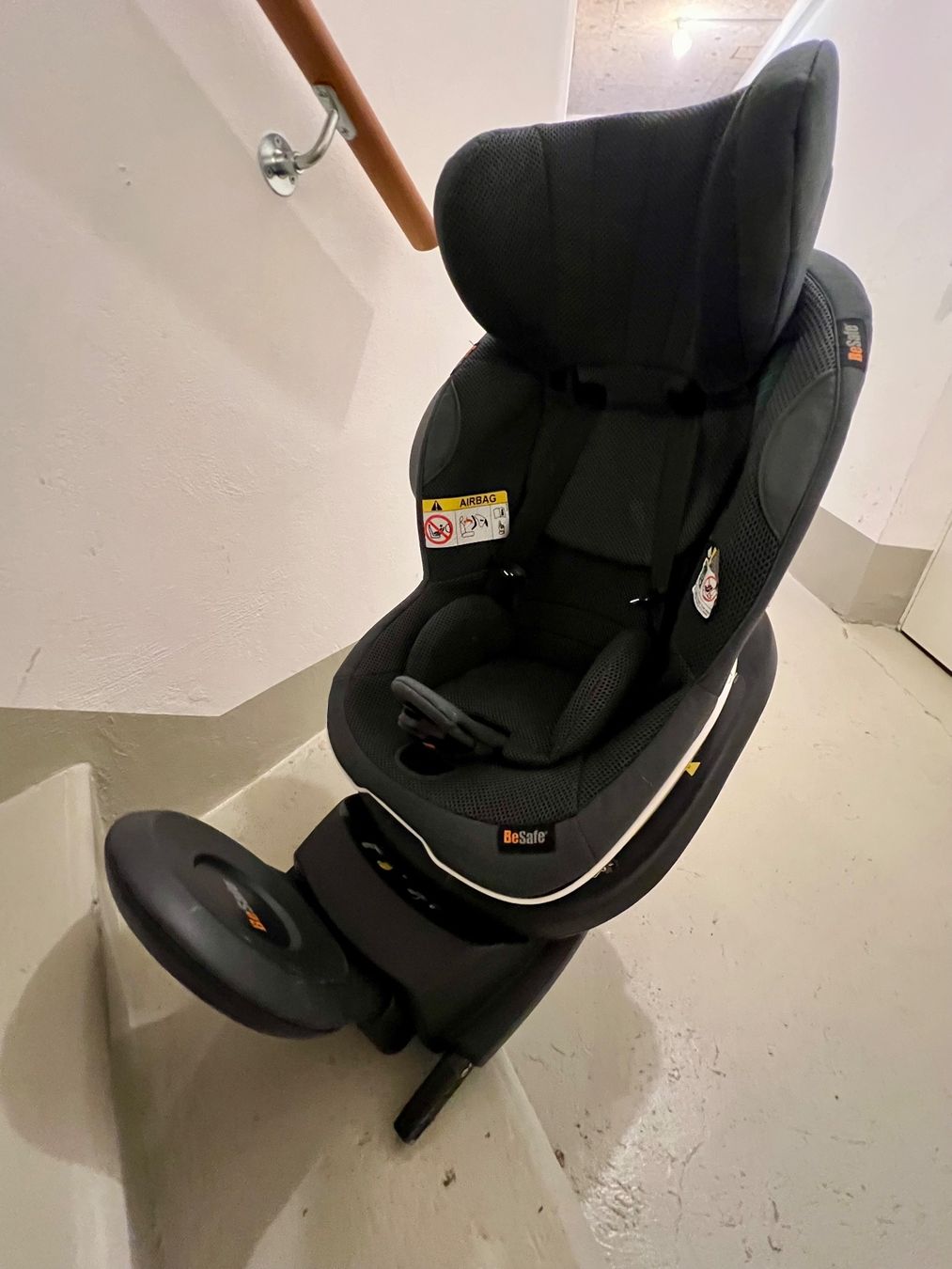 Seggiolini per auto: Besafe izi Modular Sitz und I-Size Base ISO FIX – Usato da Bern venduto da Torshov