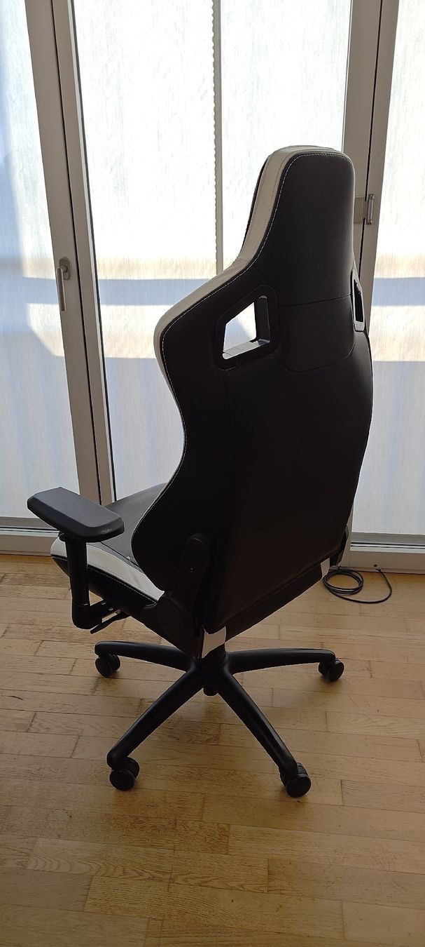 Noblechairs Stühle: Noblechairs Gaming-Stuhl – Gebraucht aus Luzern von Lorro 1