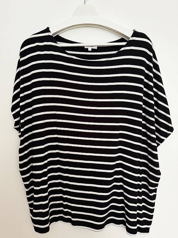 Lots de vêtements: 20 Kurzarmblusen / T-Shirts – D'occasion à Wil SG par ell_zj57 1