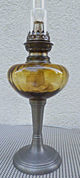 Lampade: Schöne, antike Petrollampe kompl. – Usato da Effretikon venduto da Heimstudio