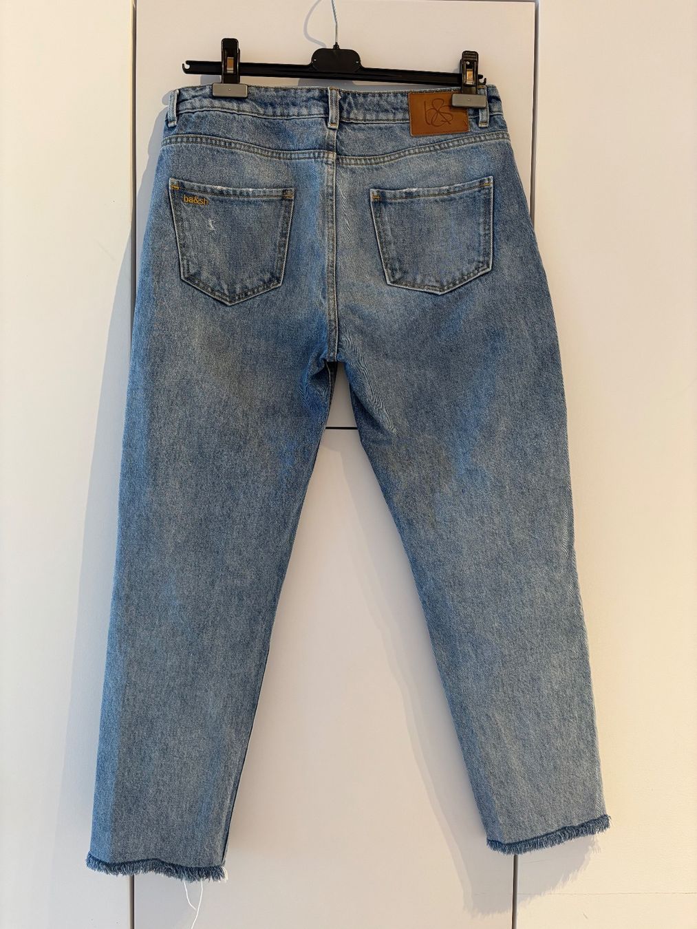 Ba&Sh Jeans: ba&sh Cropped Jeans mit Fransen – Gr. 38 – D'occasion à Vevey par LeDressingChic 1