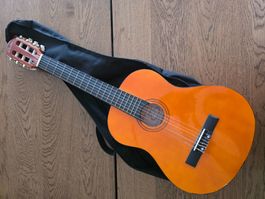 Golden Ton Classical Guitar, 3/4 Size, with Gig Bag