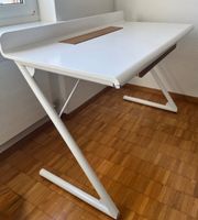 Schreibtisch mit Kabelbox weiss Holz Metall