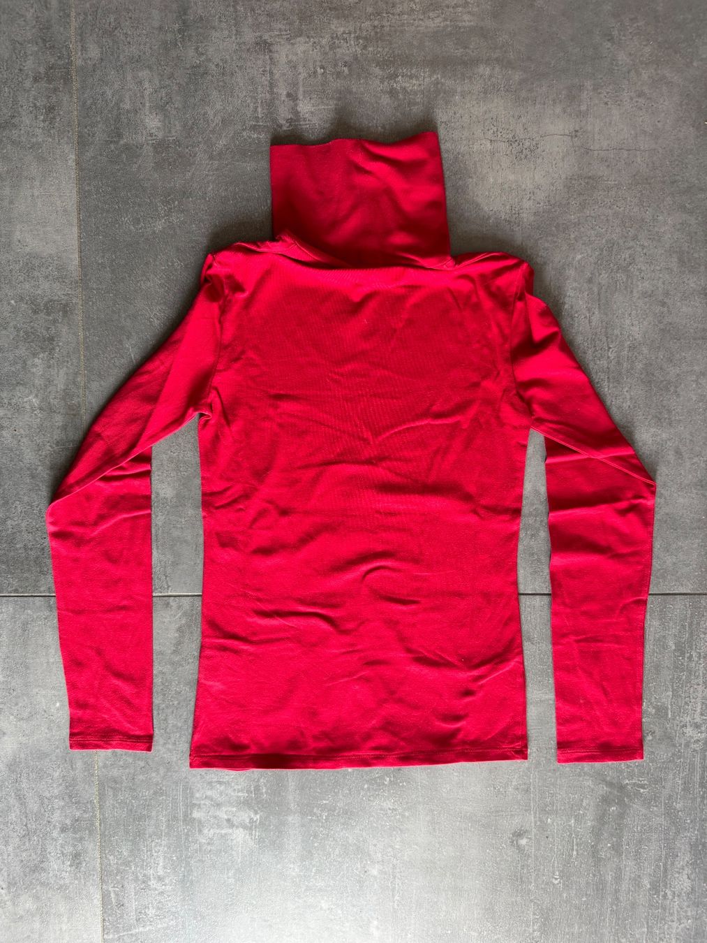 Benetton Blusen, T-Shirts & Tops: Dolcevita rosso – Gebraucht aus Chiasso von vav_l9h2 1