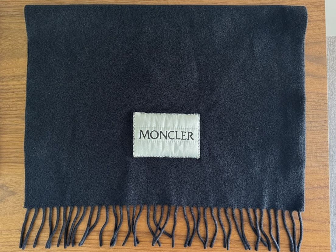 Moncler Sciarpe: Moncler Schal Dunkelblau | NP 400 Fr. – Usato da Zollikon venduto da cielles 1