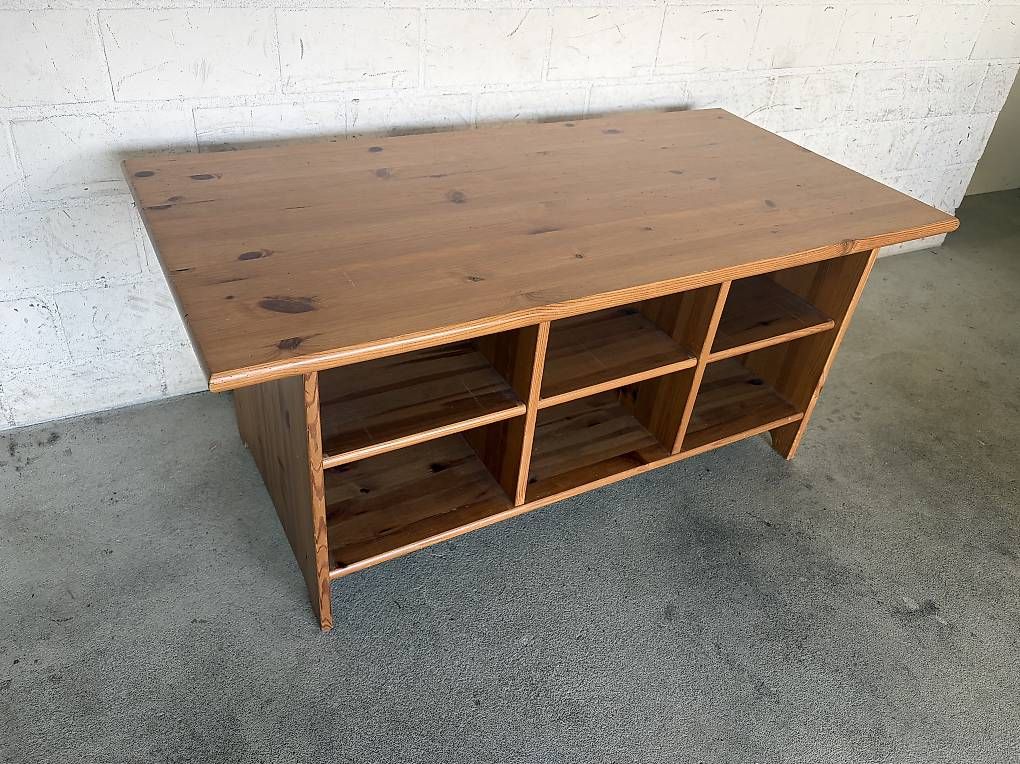 Tables: Couch Sofa Salon Tisch mit 6 Fächer  – D'occasion à Triengen par charlie910