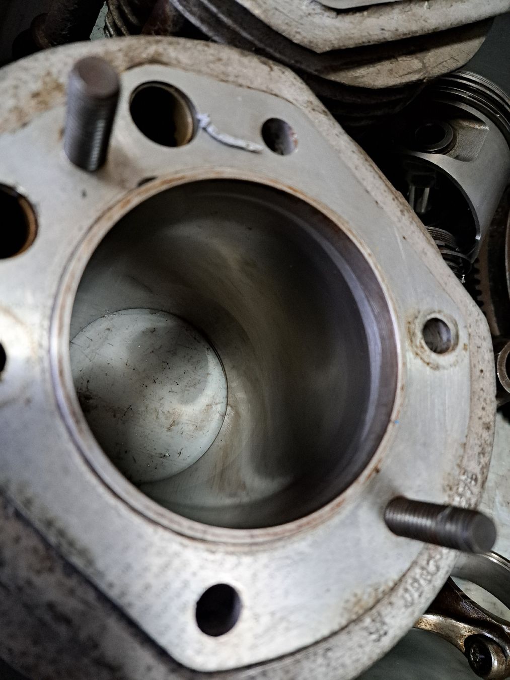 BMW Tutti i ricambio per moto: Pistons et Cylindes BMW R80 – Usato da Marin-Epagnier venduto da prochat 1