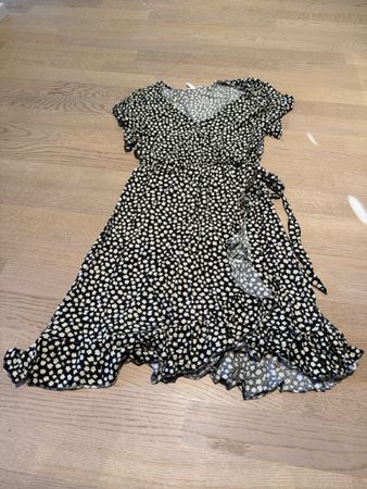 Umstandskleid mit Blumenmuster schwarz | Grösse M
